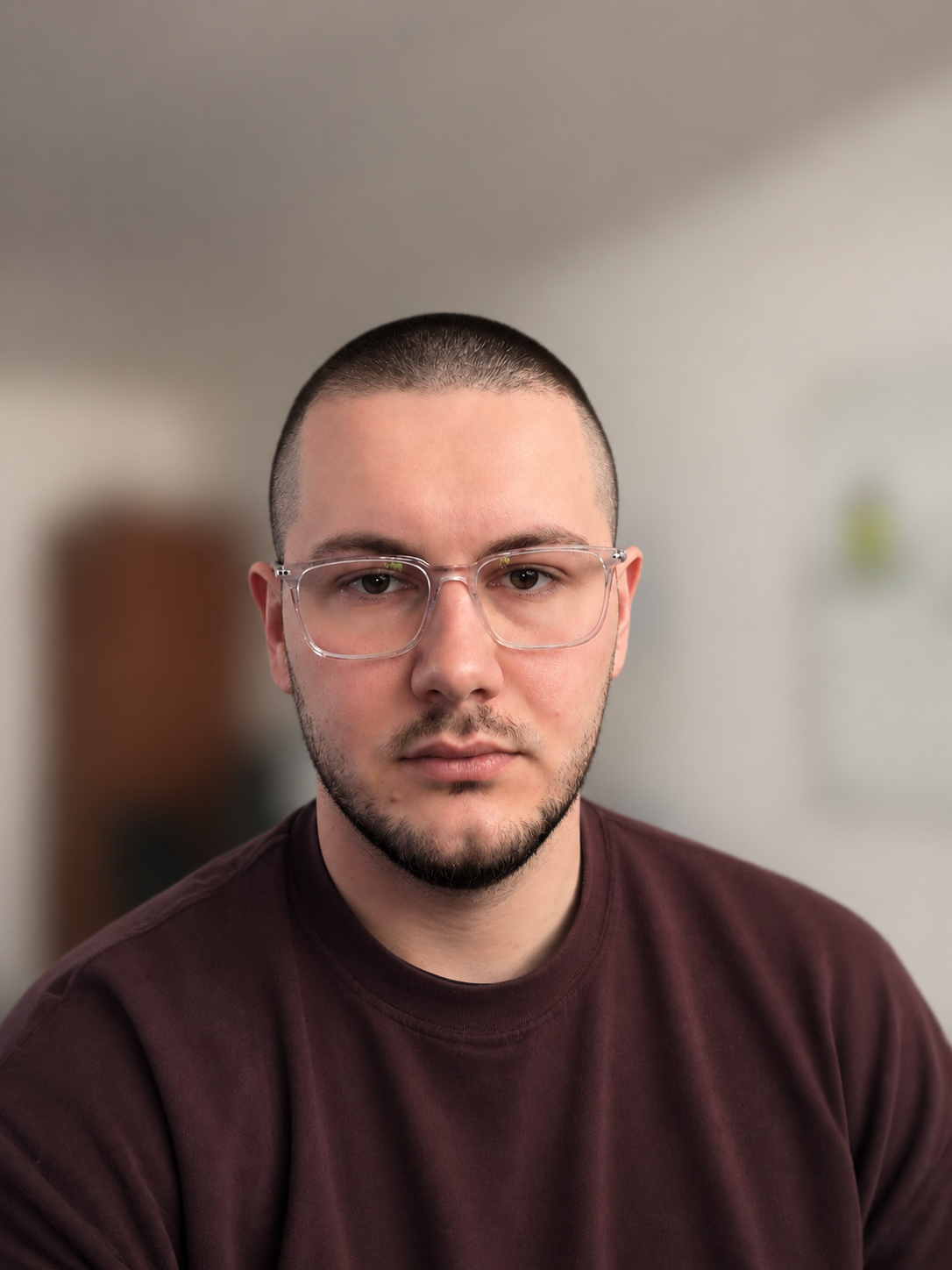 Portrétní fotografie seniorního PHP vývojáře Alexandra Rešetňaka